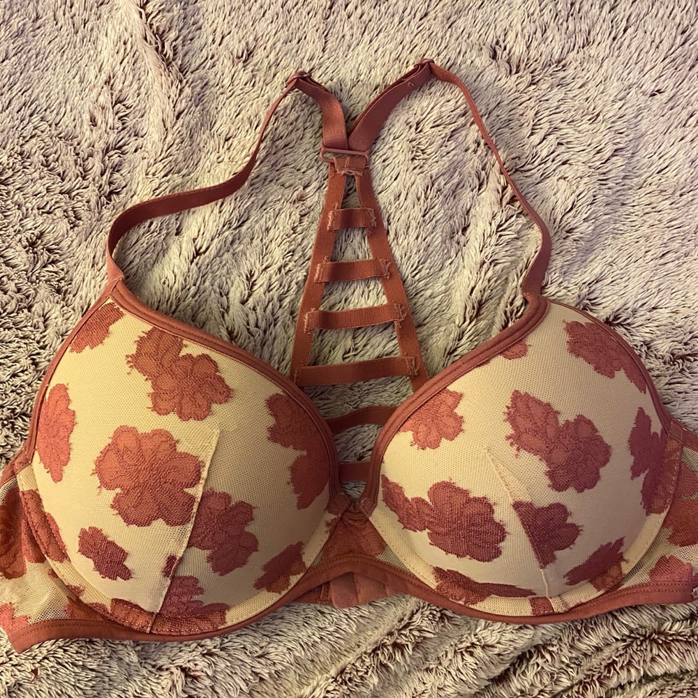 VS Pink Lightly Lined Racerback Bra!!